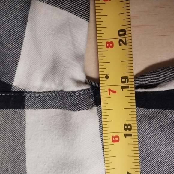 3/$25 Old Navy Plaid Overshirt. size XS, black and white. - Picture 11 of 12